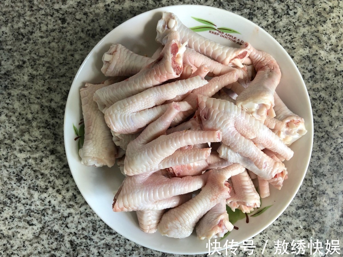 自制|自制香辣蒜香鸡爪,软糯入味,色泽诱人,好吃到舔手指