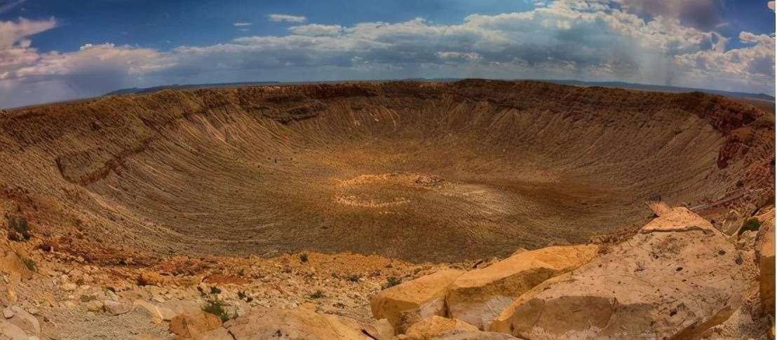 陨石撞击地球后，为什么陨石坑里找不到陨石？