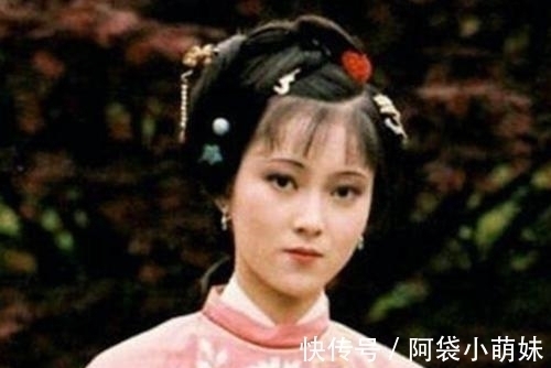 鹤氅#下雪了,红楼大观园姐妹聚会,4个女子没穿红斗篷,她们都是寡妇