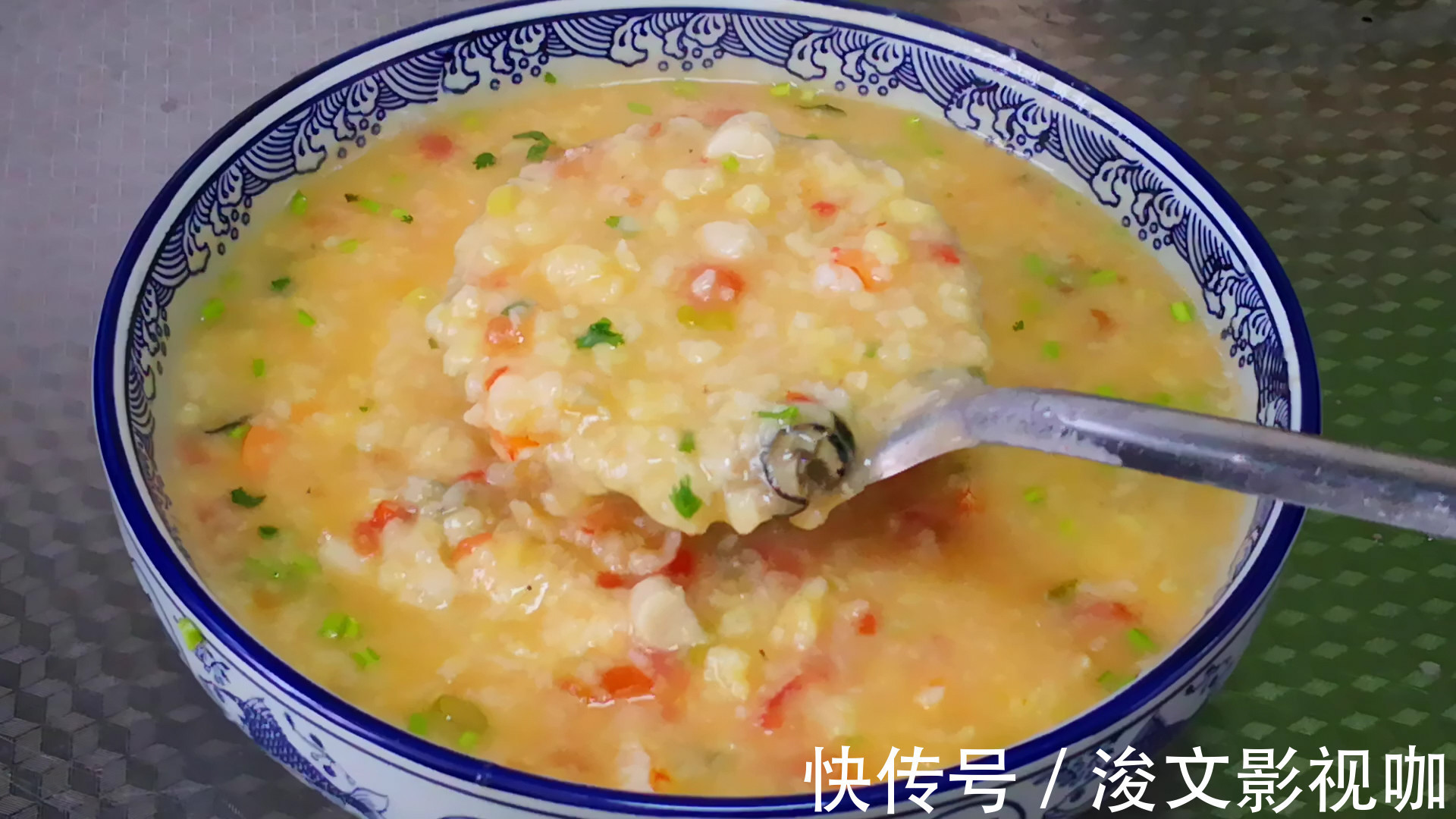 晓峰|做疙瘩汤我有妙招，不用一滴水做的疙瘩又小又匀，孩子喝了两大碗