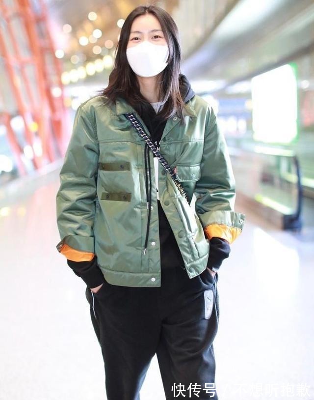 卫衣 刘雯又把卫衣穿火了,这么搭配保暖舒适又时髦,特适合秋冬季!