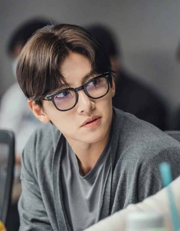 公开|池昌旭金智媛新剧《都市男女爱情法》公开剧本阅读照