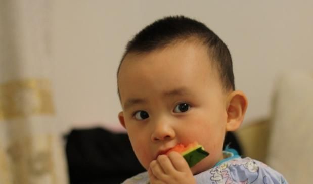 男孩|8岁男孩要用鼻子进食，只因贪吃了冰棍，家长们都要注意了