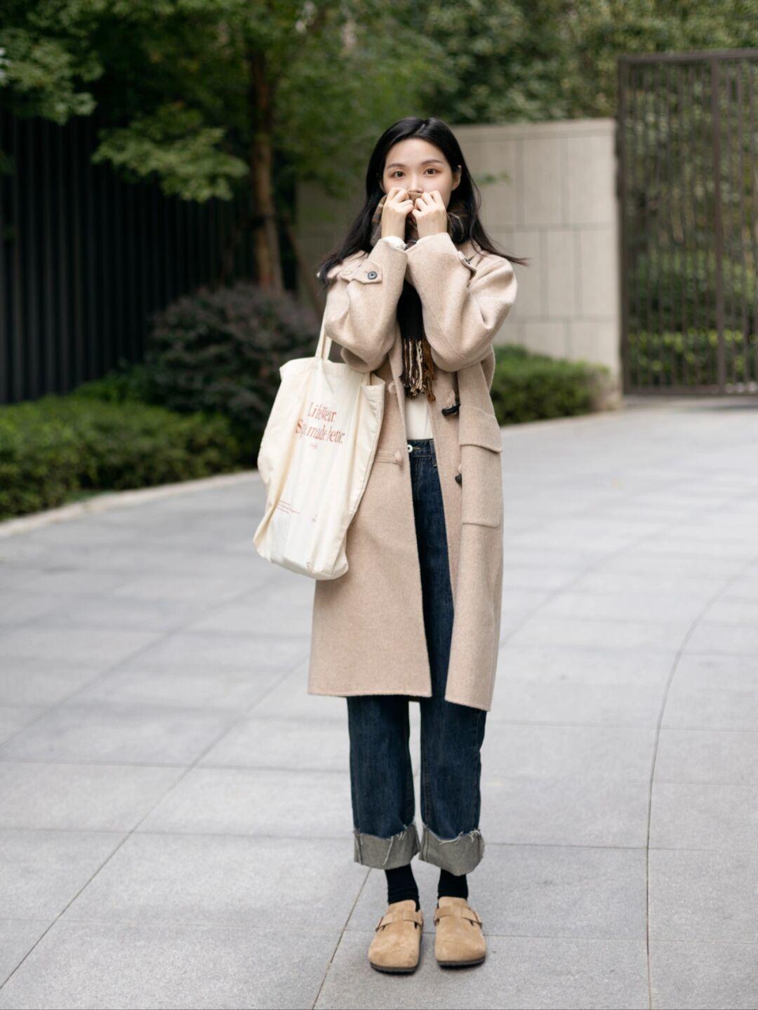 博主 冬季就适合穿“大地色大衣”,成熟稳重又显气质,谁穿都洋气