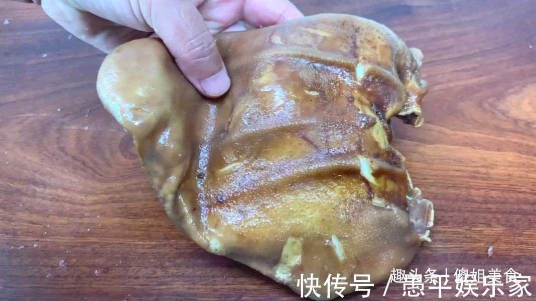 卤猪耳朵|菜市场遇见此菜别手软,营养很全面,和黄瓜拌一拌,好吃又解馋