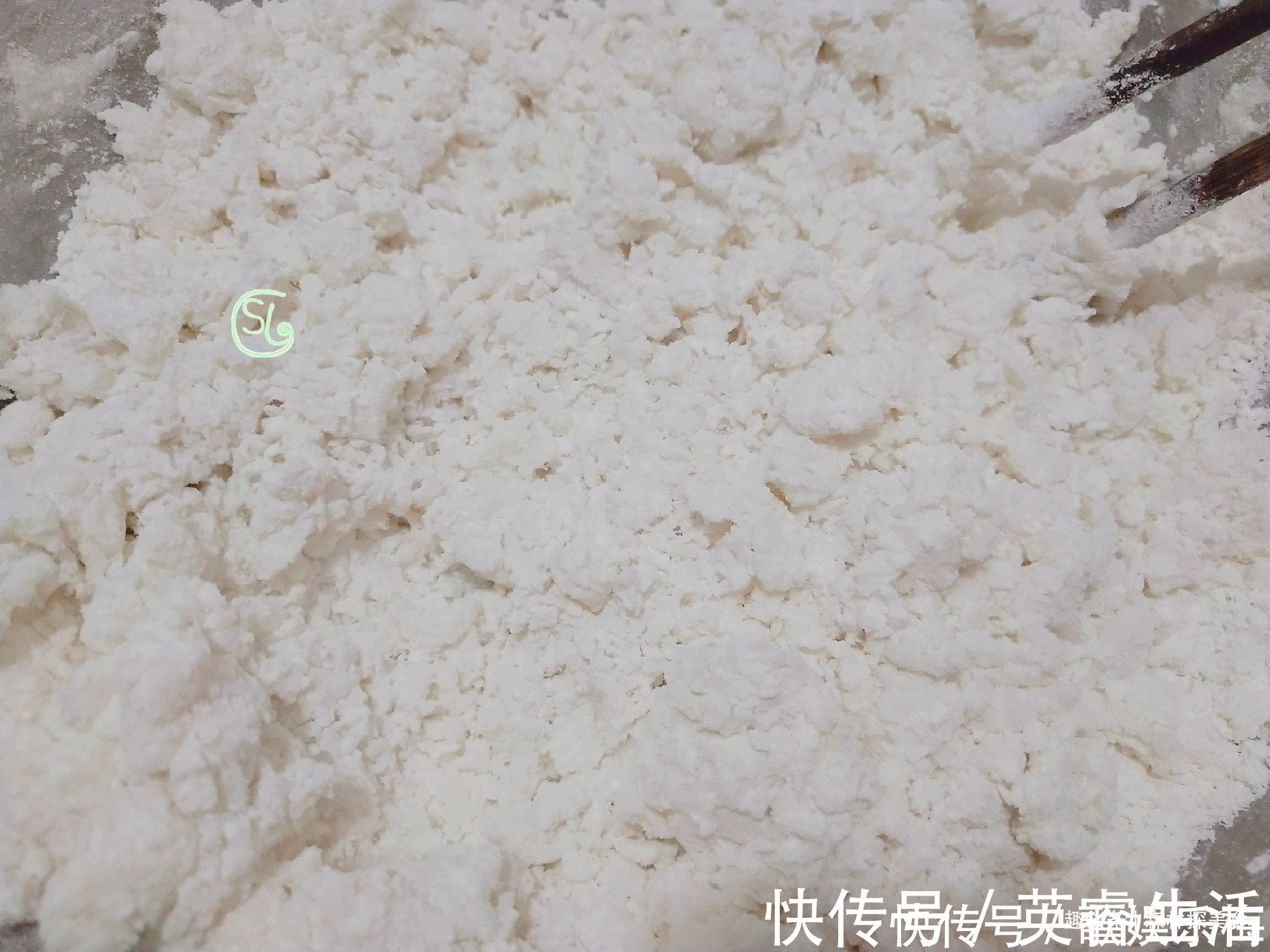 香甜|糯米粉教你懒人做法，既是甜点又是早餐，香甜软糯，特好吃