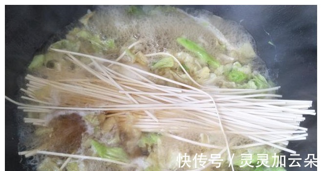 热气腾腾|一个人吃早餐不将就，荷包鸡蛋下挂面，简单省事，热气腾腾真香！