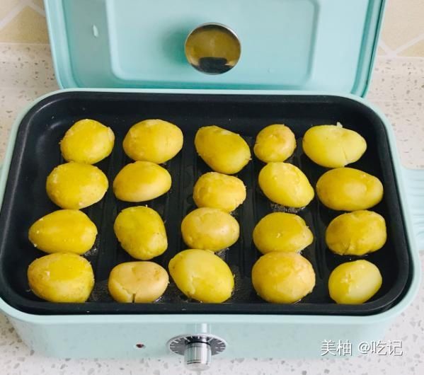 土豆的吃法多种多样，试一试这个椒盐小土豆，简单易做