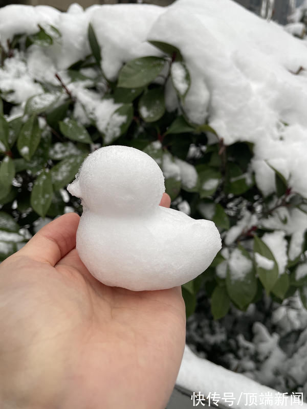 河南商报|郑州的“玩雪神器”有多火？雪球夹热卖，有商家不到一天卖光库存