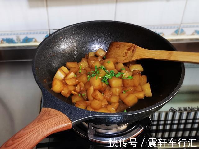 红烧酱油|1个萝卜简单2步，红烧做法简单，萝卜不油不腻，香软入味超下饭