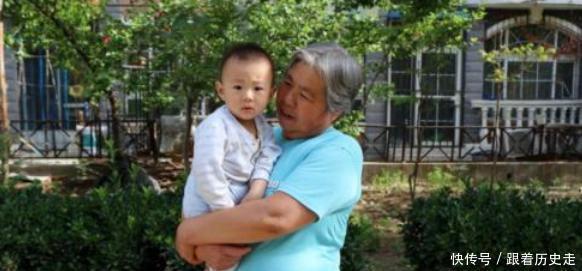 外婆|问4岁女儿外婆好还是奶奶好, 听了孩子的回答, 所有人都安静了!