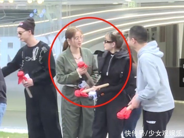 天鵝|“天鵝頸”有多重要?歐陽(yáng)娜娜周揚(yáng)青站在一塊,氣質(zhì)差距一目了然