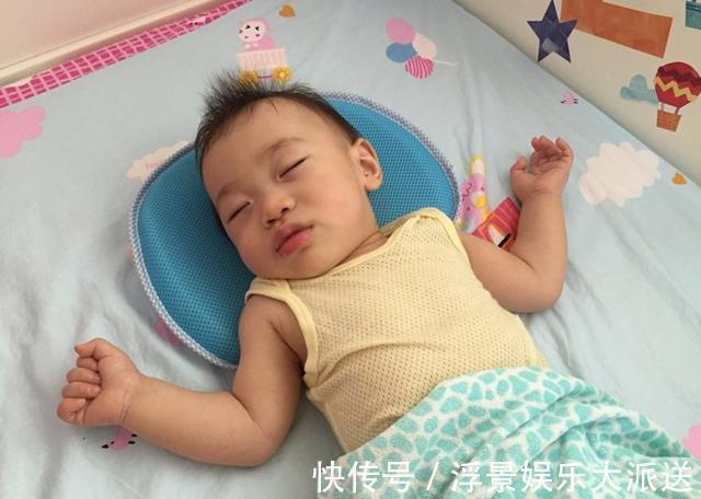 小宝宝|宝宝多大时候才要用“枕头”很多父母用错,伤了孩子还不自知