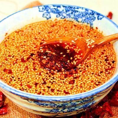 做辣椒油,牢记“5料4味2技巧”,做出的辣椒油红亮鲜香、不发黑