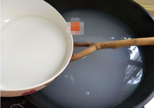 买凉粉不如在家做,原来做法这么简单,干净卫生无添加,超好吃!