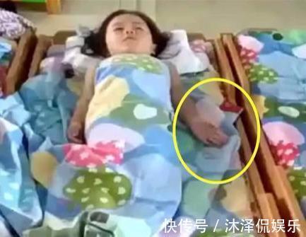 女儿|无意间看到的视频,女儿在幼儿园午睡,妈妈好心疼