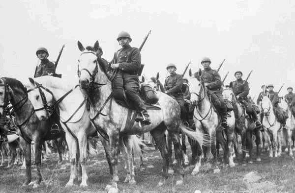 波兰|1939年面对苏联的背后袭击,波兰军队为啥没有抵抗?