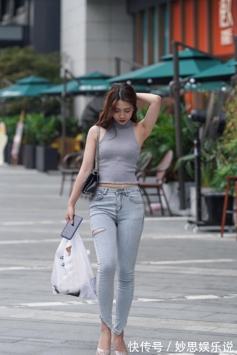 吊带","m":"9f3ba9d6bbe7fd9a3d0b1e1ef130aa14b0c7cfd","nlabel":"stat_3050542030:zm.news.so.com:U3VubnnogYrml6XlrZA=,pageType_zmt,glevel_3","ntag":"tfashion;sfashion_时尚;kfashion_1:牛仔裤;cfashion_P:时尚:时尚搭配:服装搭配