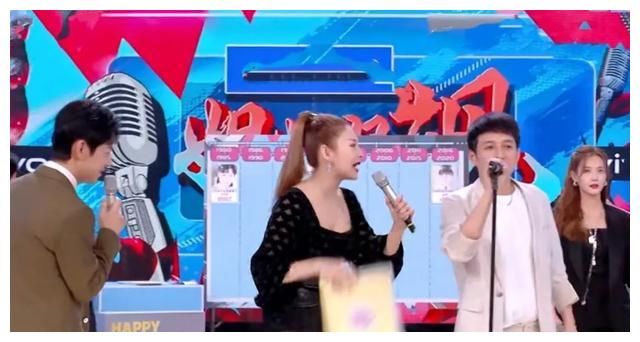 张雨绮主持《快本》聒噪不已，多次打断嘉宾说话，何炅都圆不了场