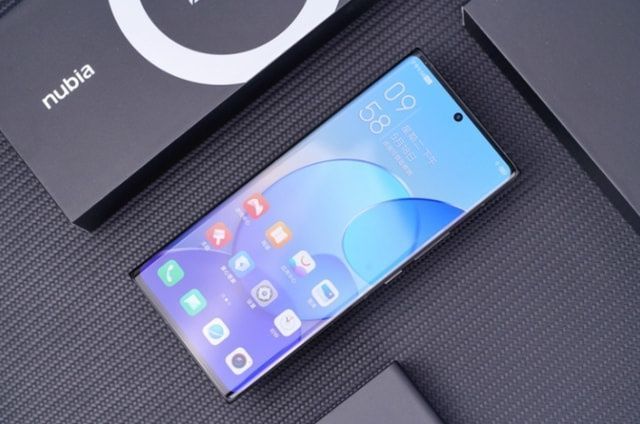 旗舰|发布不到六个月下跌1000元,120W快充+256GB,被冷落的优质旗舰