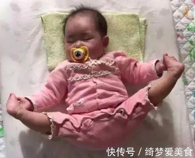 宝宝们|宝宝“高难度睡姿”火了,宝妈掀开被子后:这娃已打通任督二脉?