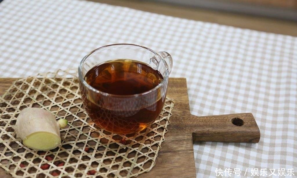 人人|很多人都喜欢在经期喝红糖水,但是红糖水并不是人人适合喝的!