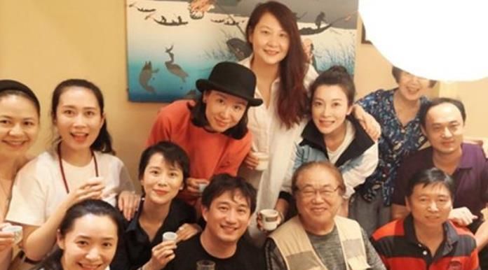 走上|主播曾为PDD包装备亏损六十万，如今也因此走上＂巅峰＂