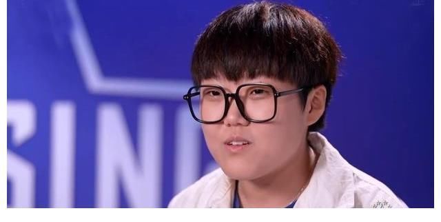 “20亿女歌手”崩溃大哭上热搜！夺笋啊，网友说“像小熊猫”