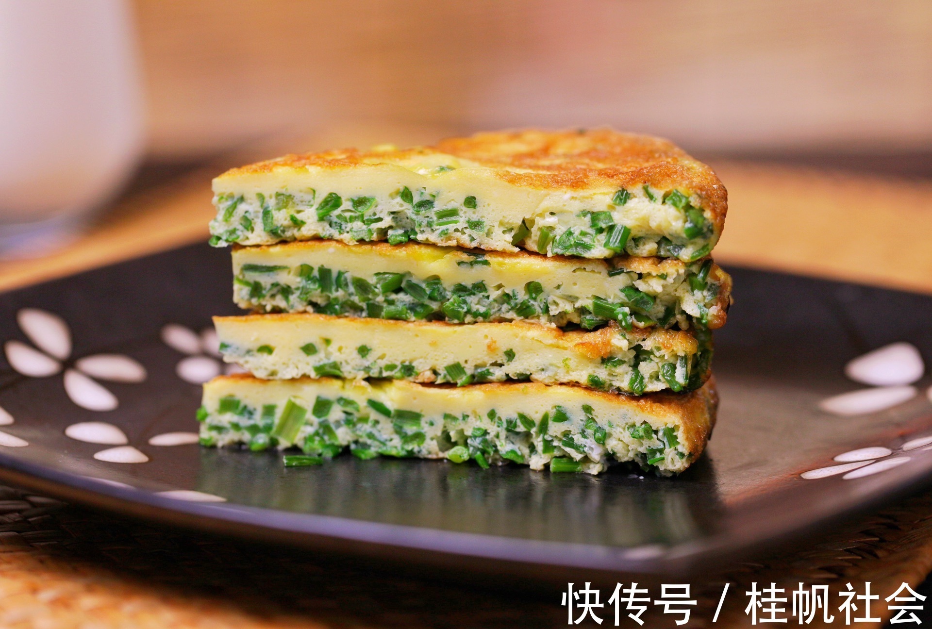 可口|韭菜梗鸡蛋饼,美味可口,简单好做