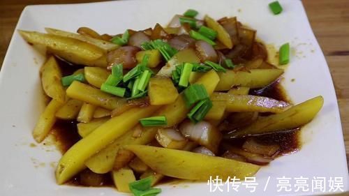 辣椒面|土豆不再炒着吃了，加1个洋葱，教你秘制一做，上桌就抢吃光