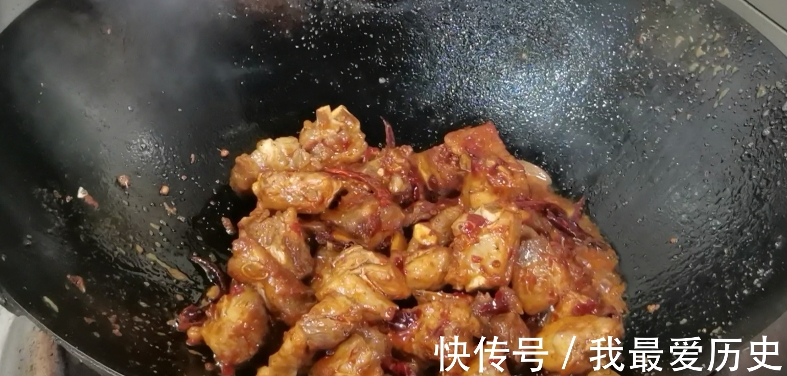正确做法|土豆烧排骨的正确做法，教你在家做，肉质鲜嫩既健康，下饭又下酒