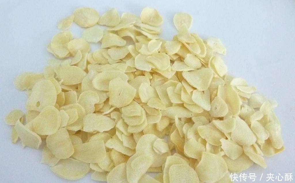  眉毛|大蒜切两片，在眉毛上擦一下，有不为人知的好处，学会受用一生！