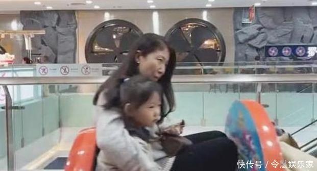 家庭|你陪孩子坐小火车的样子，暴露家庭教养方式，网友：不敢再去玩了