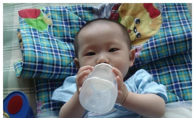 6岁男娃嘴里发出阵阵酸臭,儿科医生孩子积食严重,家长别拖了