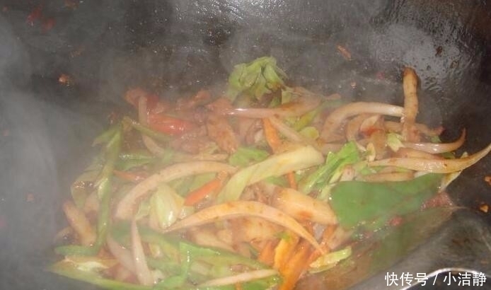 两碗|面条用水煮好吃？老师傅传一招，比炸酱面好吃百倍，一次能吃两碗