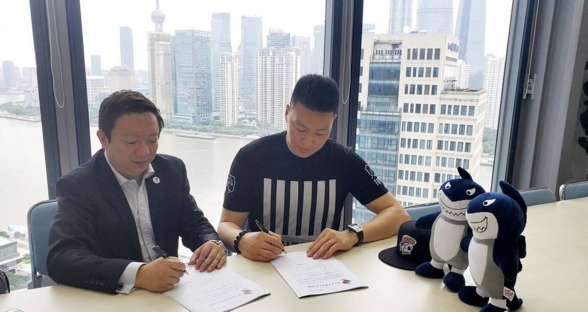 nbl|唏嘘!昔日CBA悍将被迫试训NBL,被前妻榨千万,再娶硕士娇妻