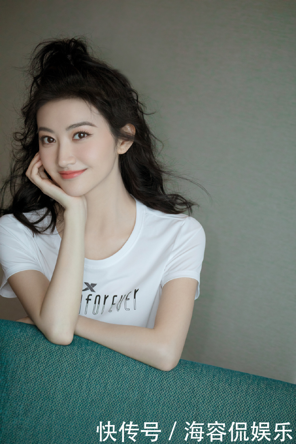 陈数|奔三奔四女性留什么样发型好看,明白几点发型知识就够,年轻貌美