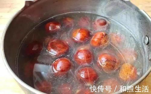 板栗新做法,不烤不煮,8分钟个个开口,自动脱皮,比买的还好吃