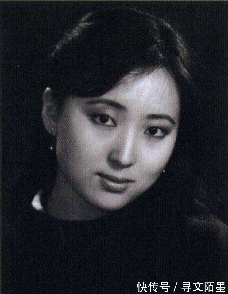 陈晓旭#林黛玉(陈晓旭)的一组黑白照,像民国走来的女子,比林徽因还美