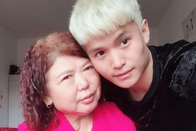美好的时光!28岁小伙爱上65岁大妈向其求婚,大妈欣然应允:我还要给他生孩子