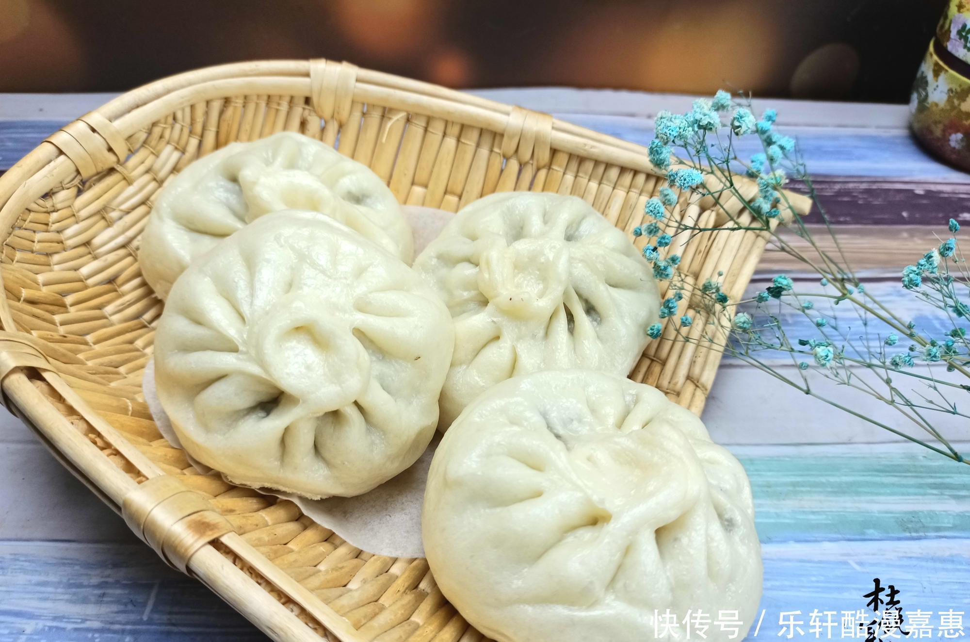 小年,给家人蒸野菜大包子,搭配“红白2种豆腐”,纯天然太好吃