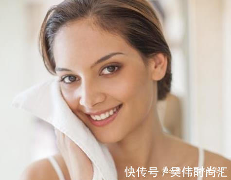 爽肤水 女人不管奔几,洗脸后要懂得“3不要”,不然再贵护肤品也白用