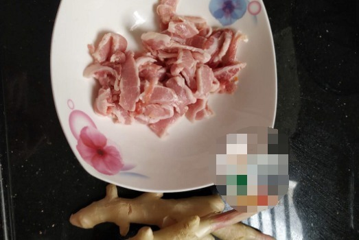 我家就越喜欢这菜，鲜香下饭，每回炒一盘，不够吃还怨我