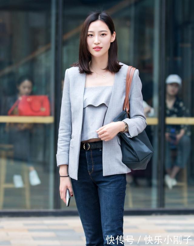 休闲西装 牛仔裤干净利落时尚十足,让你的美在不经意间显现出来