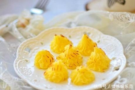 外酥|土豆创意做法火了,1个土豆1个蛋黄,不用油炸,外酥里嫩吃着香