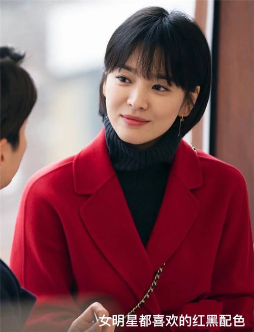 过年流行的“姨妈色”大衣，配上这3种颜色内搭，气质显白更高级