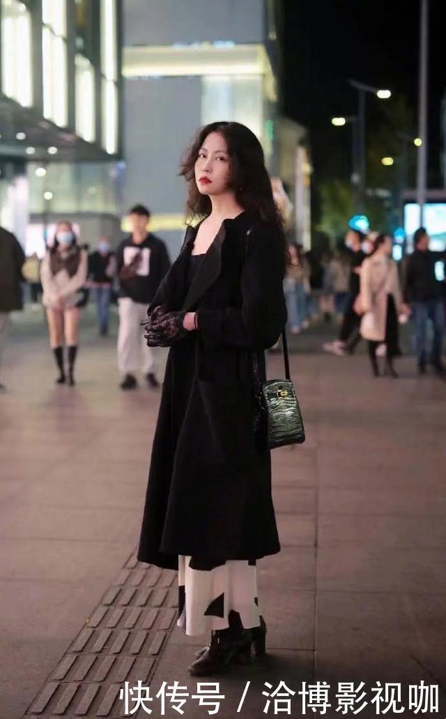 今年火了一种穿搭,叫做“大衣+长裤”,最适合小个子,很显高