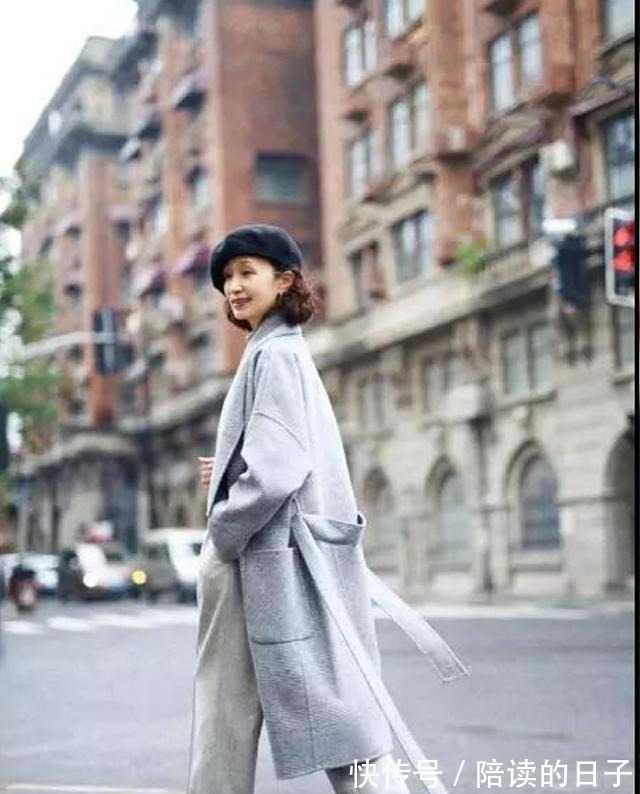 腰带 50岁女人，穿衣别太随便！瞧优雅的三木妈，她的穿搭值得借鉴！