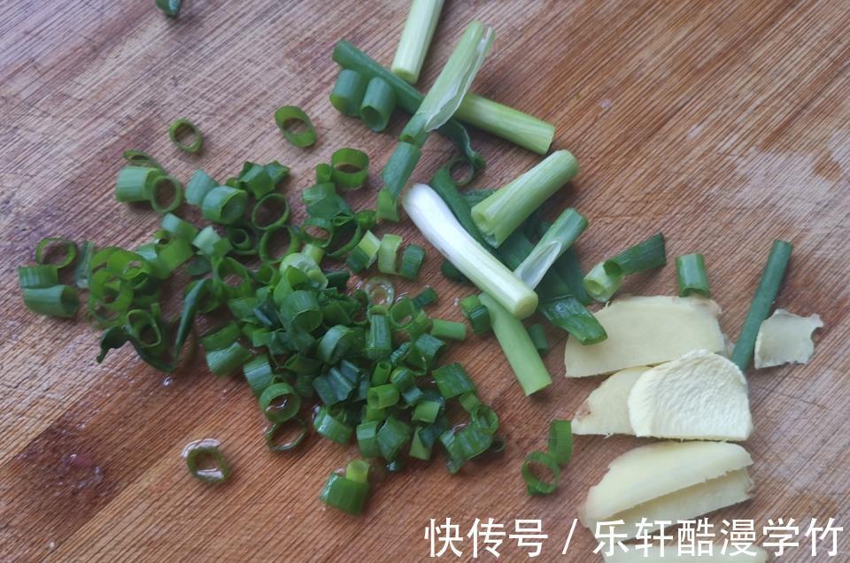 砂锅|它是“天然镇静剂”,镇静安神睡眠好,这样简单炖一锅太鲜了