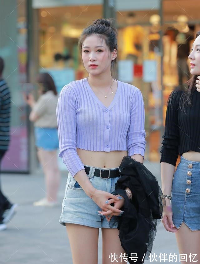 针织上衣 轻复古牛仔裤搭配针织上衣,性感时尚,甜美可爱!